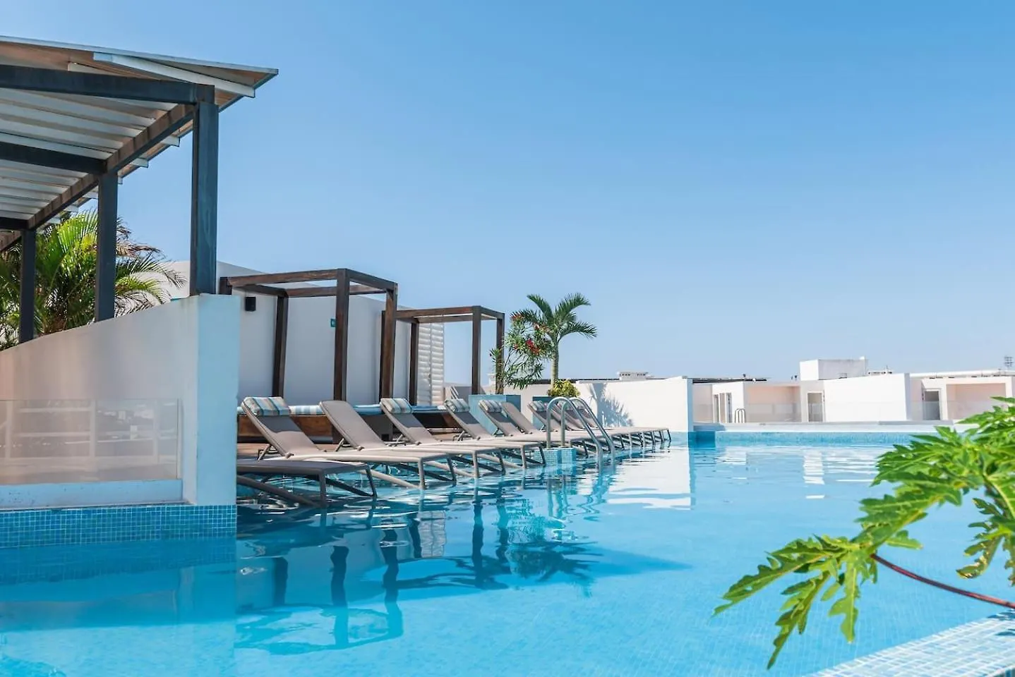Επικοινωνία με το Central Beach Haven Sleeps 16